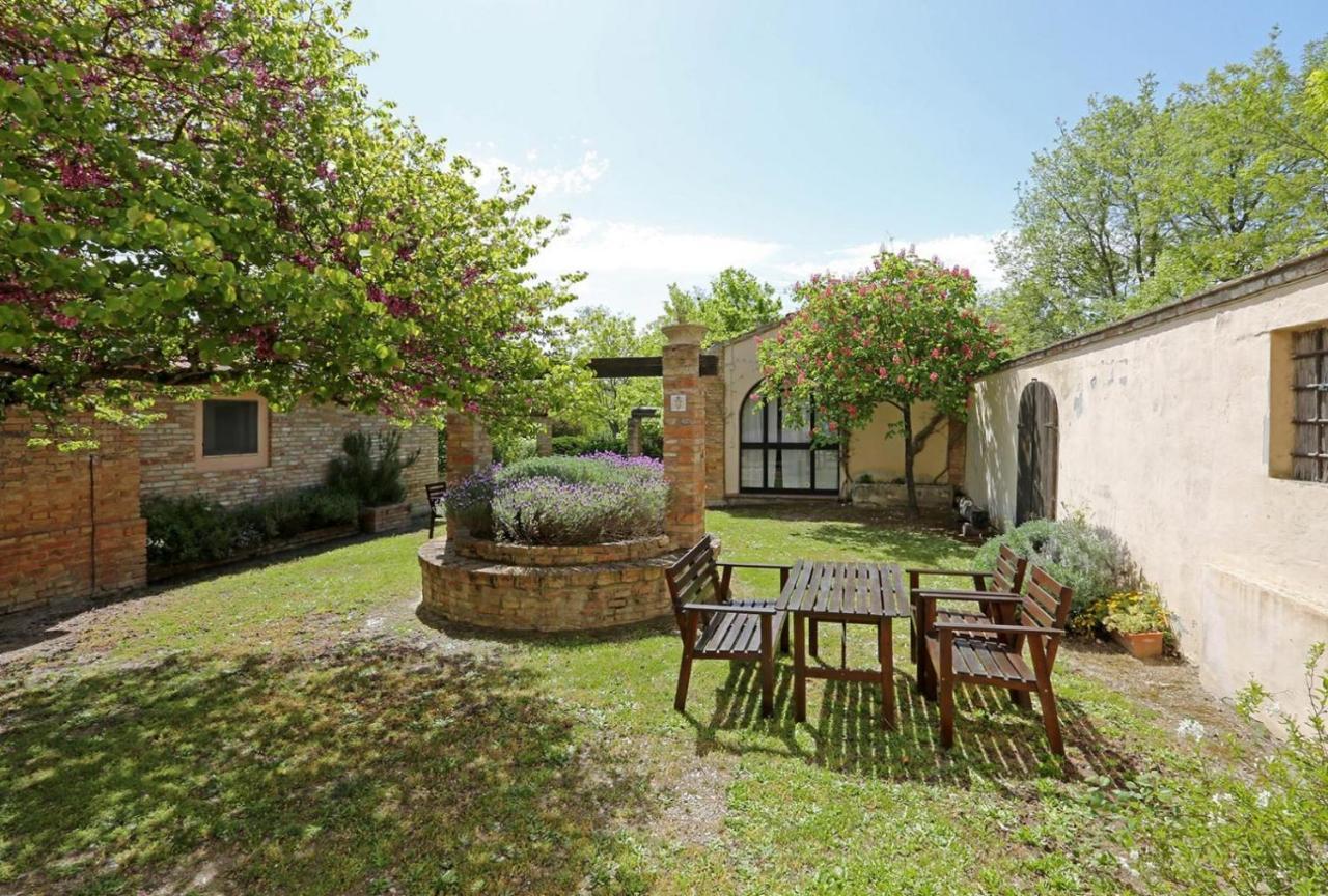 Agriturismo Macciangrosso Casale Piccolomini Chiusi Exteriör bild